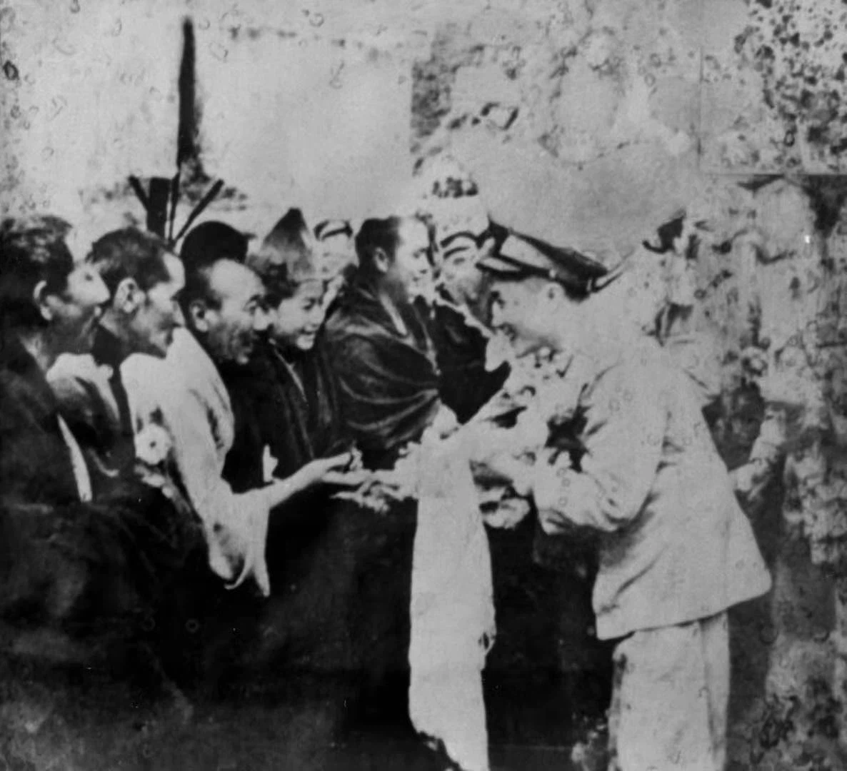 刘伯承与扎日活佛会面历史照片（资料图）
