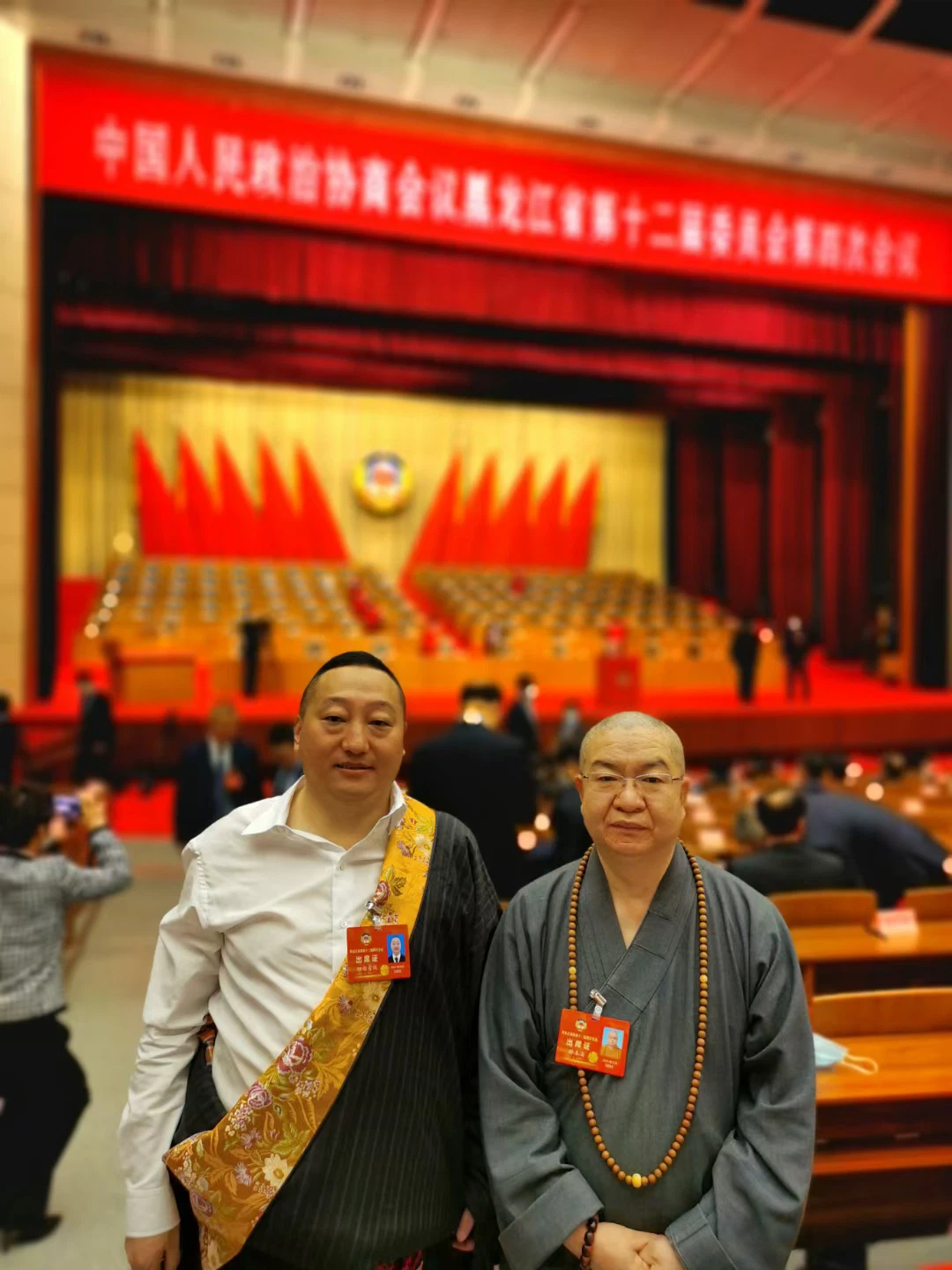 政协黑龙江省十二届四次会议会场，四朗青佩委员参会